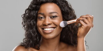 Cuidados necessários com a pele para quem usa maquiagem