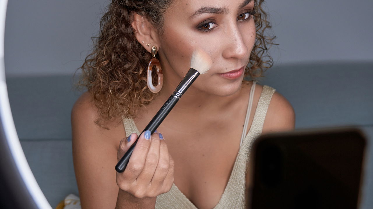 Como aplicar blush da maneira certa