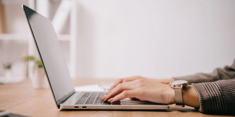 Dicas para comprar roupas na internet e não errar nunca mais