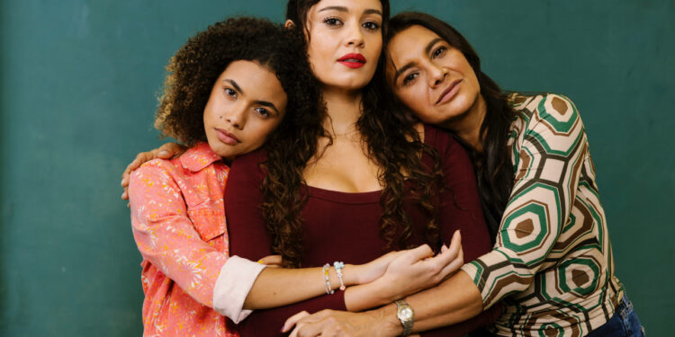 Lígia (Dira Paes), Gerluce (Sophie Charlotte) e Joélly (Alana Cabral) em 'Três Graças', a próxima novela das nove. Crédito: Globo/Victor Pollak