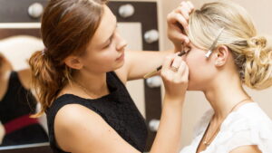 Maquiagem perfeita para mulheres acima de 40 com poucos produtos