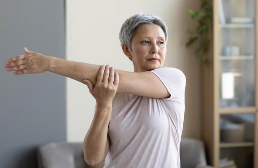 Osteoporose é muito comum entre mulheres. Foto: FreePik