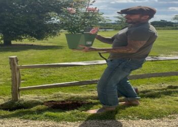 David Beckham plantando - - Créditos: Imagem Divulgação Instagram @davidbeckham