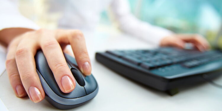 Periféricos ergonômicos - Créditos: depositphotos.com / pressmaster