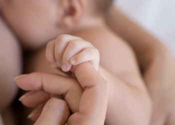 Amamentação reduz risco de morte infantil. Foto: FreePik