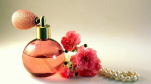 Como os perfumes se tornaram a peça invísível dos looks