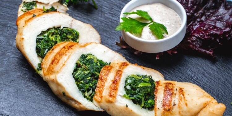 rolê de frango com ricota e espinafre