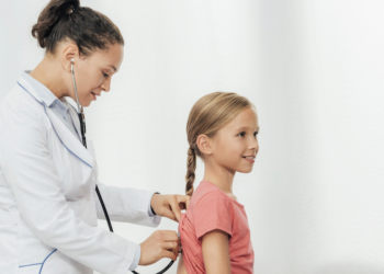 Veja como devem ser os checkups infantis. Foto: FreePik