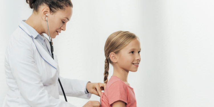 Veja como devem ser os checkups infantis. Foto: FreePik