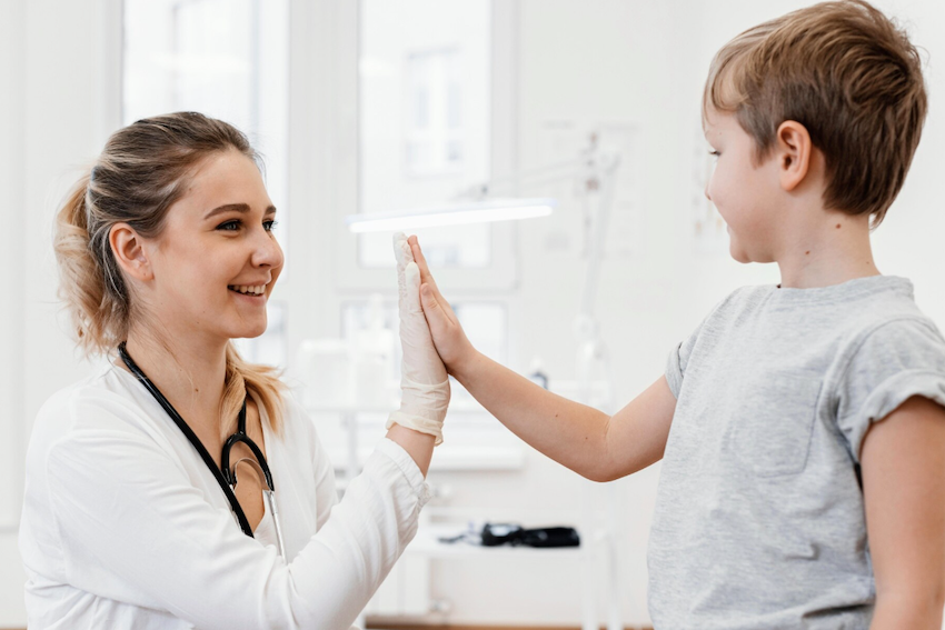 Veja como devem ser os checkups infantis. Foto: FreePik