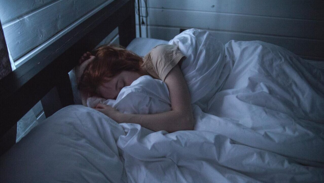 Como criar uma rotina noturna que irá melhorar sua noite de sono