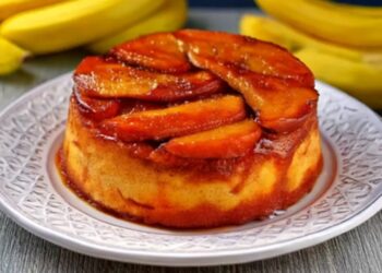 torta invertida de banana caramelizada