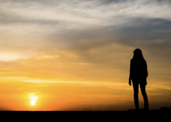 O ambiente em que vivemos e as pessoas ao nosso redor definem o que sentimos a todo momento. Foto: FreePik
