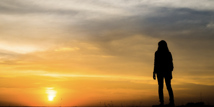 O ambiente em que vivemos e as pessoas ao nosso redor definem o que sentimos a todo momento. Foto: FreePik