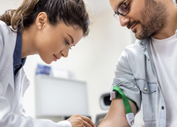 Conheça a importância de fazer exames de rotina. Foto: FreePik