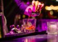 Levantamento aponta que 36% das bebidas vendidas no país são adulteradas - Crédito: Unsplash│Louis Hansel