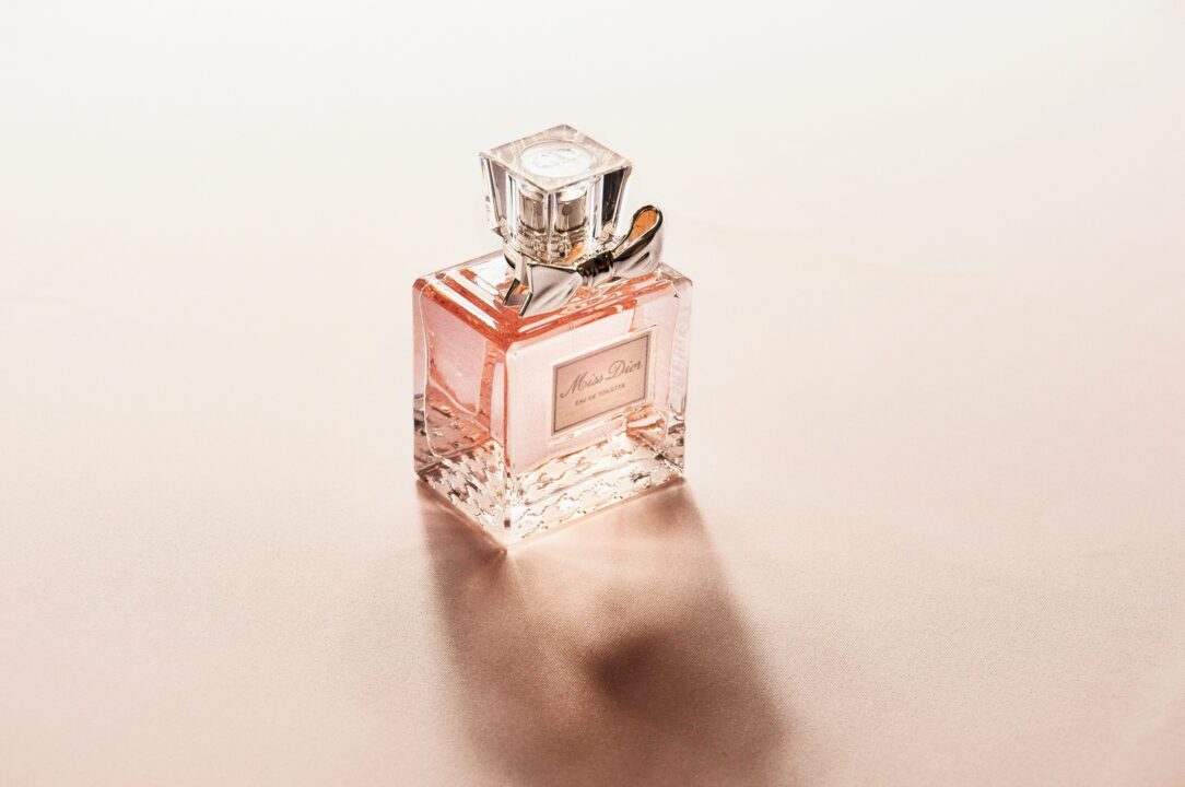 Esses são os melhores jeitos de reconhecer falsificações de perfumes