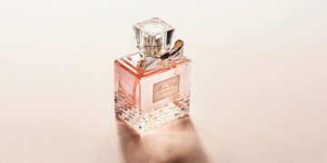 Tipos de perfumes que transmitem leveza em seu aroma