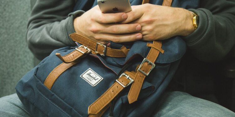 O computador de bolso que custa menos que um celular usado