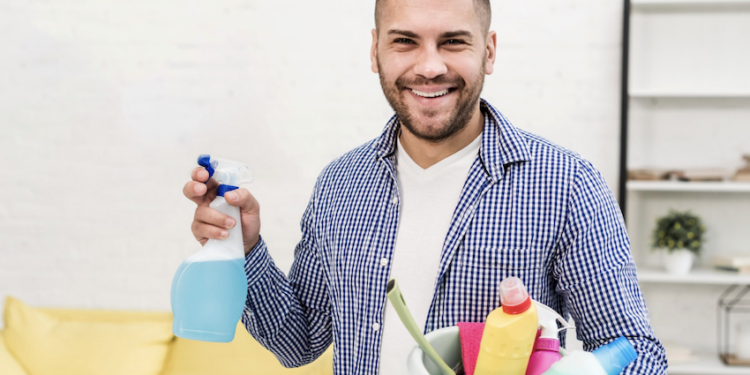 Homens casados fazem menos tarefas domésticas do que os solteiros. Foto: FreePik