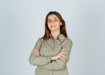 Linguagem corporal influencia seu trabalho. Foto: FreePik