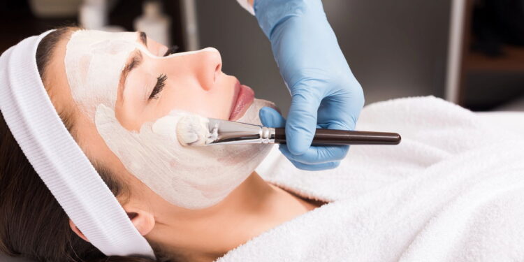 Máscara facial - Créditos: depositphotos.com / IgorVetushko
