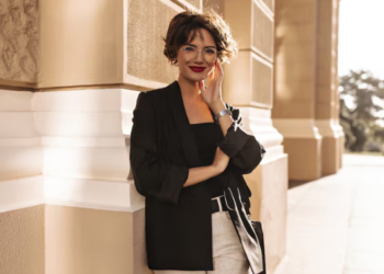 Moda no trabalho - veja combinações certeiras. Foto: FreePik