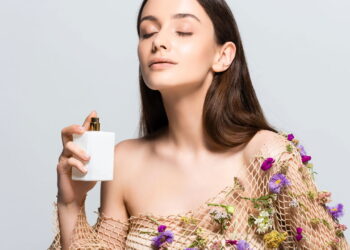 Perfume natural - Créditos: depositphotos.com / IgorVetushko