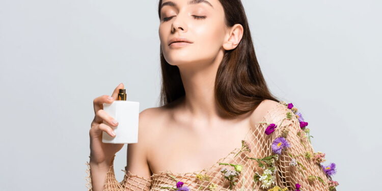Perfume natural - Créditos: depositphotos.com / IgorVetushko