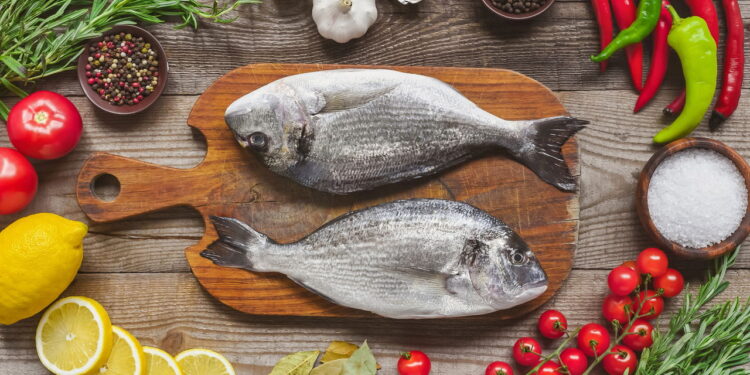 Alimentos que ajudam a reduzir dores crônicas e cansaço excessivo