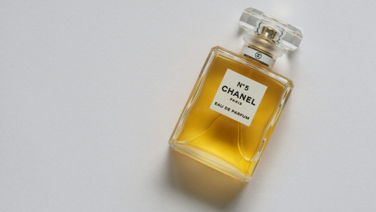 Perfumes de luxo que influenciaram tendências na moda