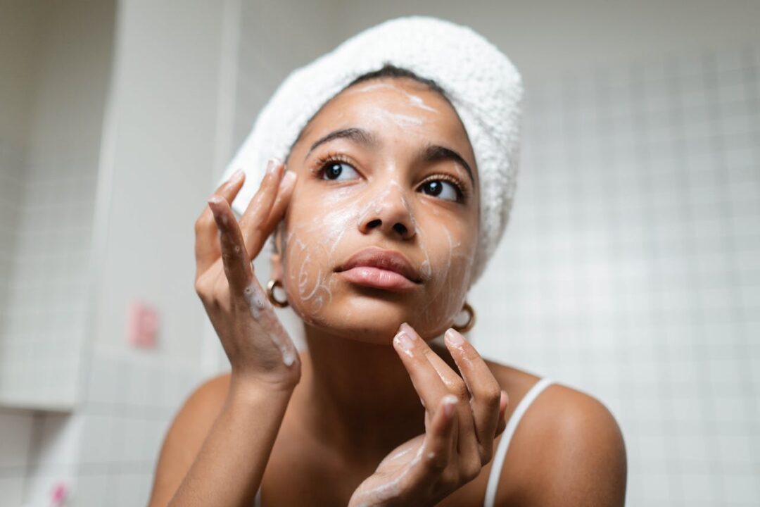 Os erros de skincare que envelhecem a pele sem você perceber