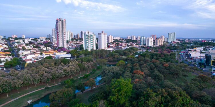 Parque urbano que promove lazer, esporte e contato com a natureza. - Créditos: depositphotos.com / PedroTruffi