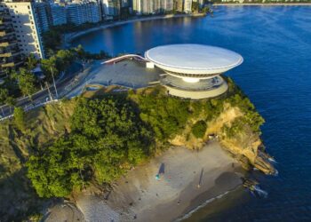 Museu de Arte Contemporânea  Niterói - Créditos: depositphotos.com / Ranimiro