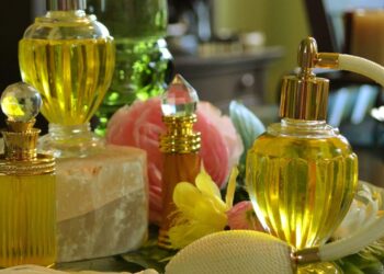 Como os perfumes se tornaram símbolos de status na moda