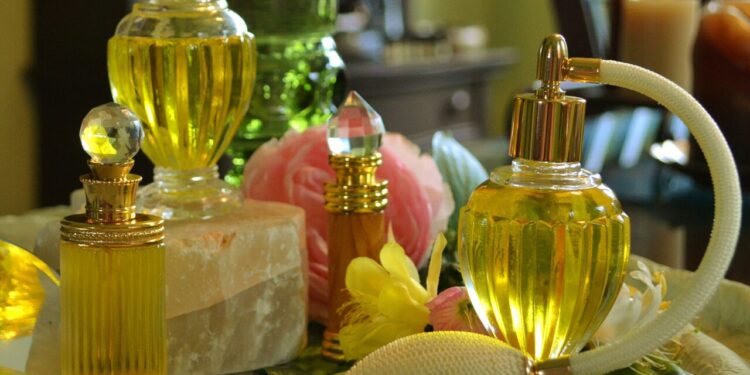 Como os perfumes se tornaram símbolos de status na moda
