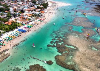 Praias de águas calmas garantindo lazer seguro para toda a família. - Créditos: depositphotos.com / Cristian_Lourenco