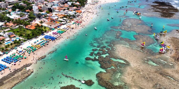 Praias de águas calmas garantindo lazer seguro para toda a família. - Créditos: depositphotos.com / Cristian_Lourenco