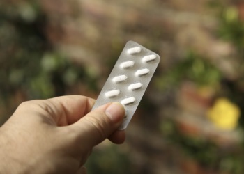 Cuidados com o armazenamento de medicamentos. Foto: FreePik