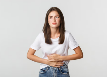 PL garante folga de até dois dias para quem sofre com cólicas graves menstruais. Foto: FreePik