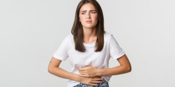 PL garante folga de até dois dias para quem sofre com cólicas graves menstruais. Foto: FreePik