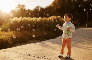 Infância sem tela é possível! Foto: FreePik