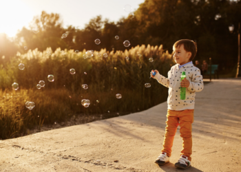 Infância sem tela é possível! Foto: FreePik