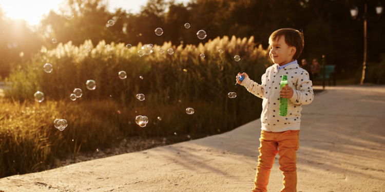 Infância sem tela é possível! Foto: FreePik
