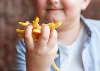 Alimentação pode influenciar nos problemas de visão das crianças. Foto: FreePik