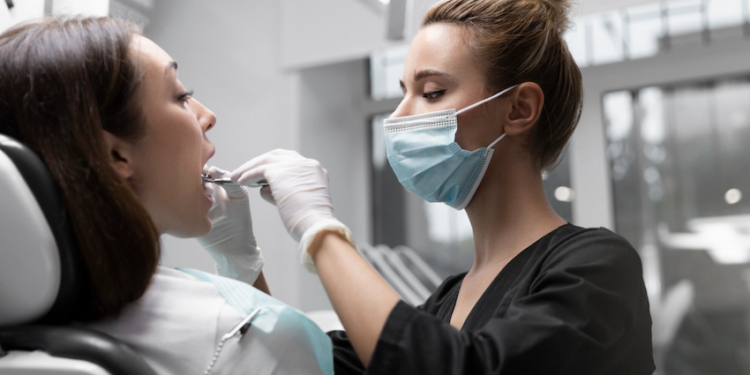 O dentista pode descobrir problemas sérios de saúde. Foto: FreePik