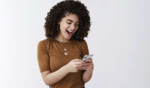 Jovens preferem primeiro encontro online. Entenda. Foto: FreePik