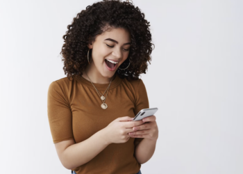 Jovens preferem primeiro encontro online. Entenda. Foto: FreePik