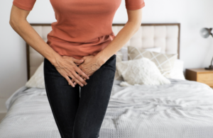 Incontinência urinária na menopausa é comum, mas não normal. Foto: FreePik