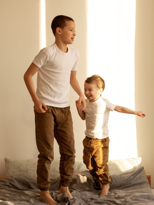 Como se planejar financeiramente para a chegada de um filho? Foto: FreePik